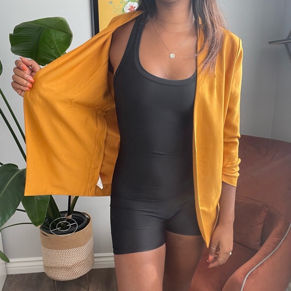 🏆 Gold Three Quarter Sleeves Blazer 🏆 - Picture 4 of 5